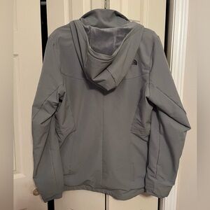 The North Face women’s winter jacket with fleece inside and windwall outside!